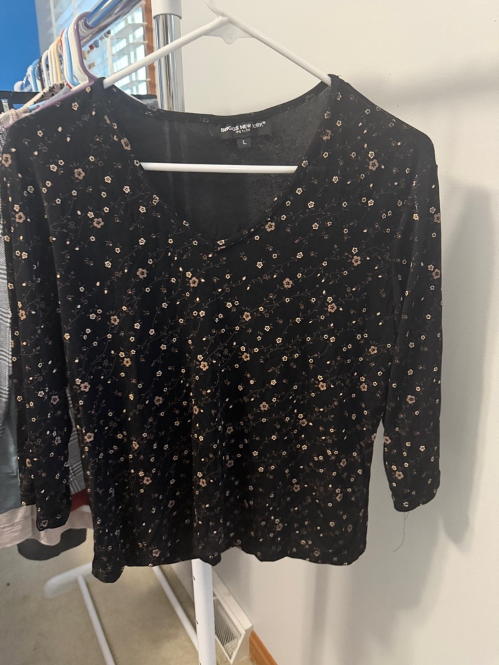 Briggs New York Black Floral V-Neck Long Sleeve Top